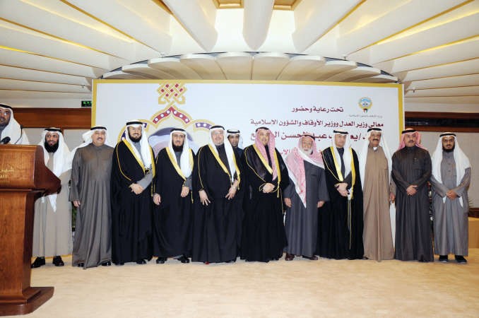 يعقوب الصانع متوسطا دعادل الفلاح وفريد اسد عمادي ووليد الشعيب وخليف الاذينة وحمود الرومي وبعض الحضورمحمد خلوصي
