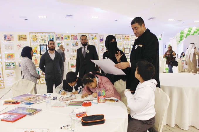 الاطفال اثناء مشاركتهم في الفعالية﻿