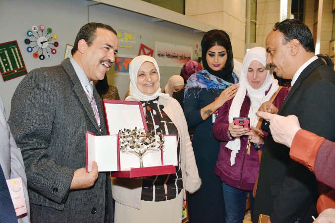 شجرة زيتون من الوفد التونسي للوزيرة الصبيح﻿