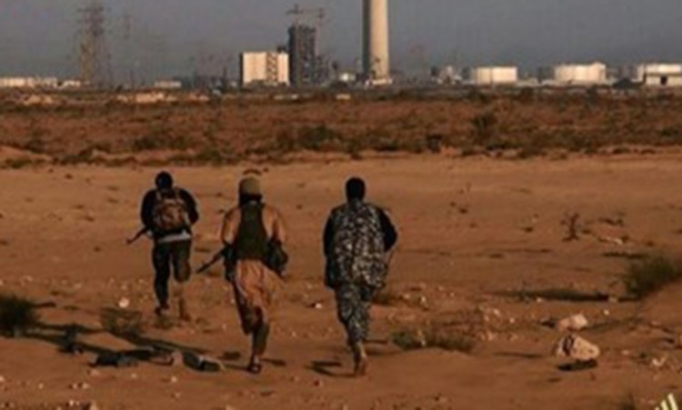 إغلاق طريق مطار طرابلس نتيجة اشتباكات بين ميليشيات تتبع فجر ليبيا