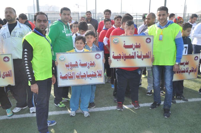 عدد من الطلبة المشاركين في البطولة ﻿