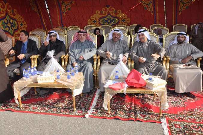 عبدالله البصري متوسطا د زياد الشرهان وعبدالعزيز الكندري وفيصل الحردان وعبدالناصر المانع﻿