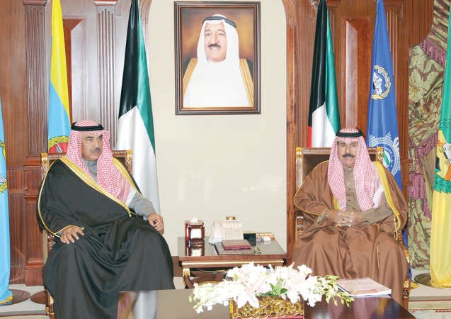 سمو ولي العهد الشيخ نواف الاحمد مستقبلا الشيخ صباح الخالد