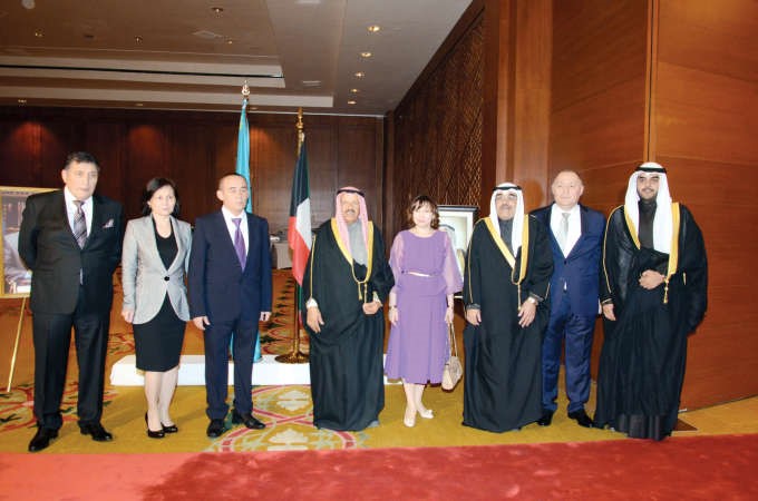 الشيخ فيصل المالك والشيخ دعيج المالك يهنئان﻿