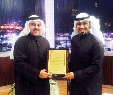 خالد الشمروخ مكرما المذيع احمد الفرحان﻿