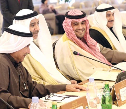 وزير المالية انس الصالح وسفير الكويت بارمينيا بسام القبندي ووكيل الشؤون الاقتصادية بـ المالية
سامي الصقعبي خلال الاجتماع الوزاري بين الكويت وارمينيا﻿