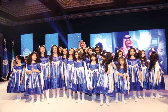 الشيخ محمد الخالد متوسطا زهرات واشبال الكويت﻿
