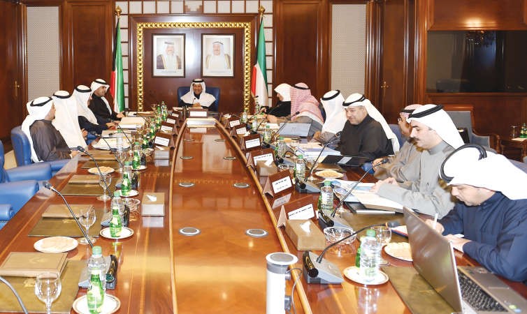 سمو رئيس مجلس الوزراء الشيخ جابر المبارك مترئسا الاجتماع الخاص للجنة المتابعة وتقييم الاداء