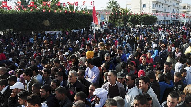 تونس تحيي الذكرى الخامسة لثورة الياسمين في أجواء باهتة