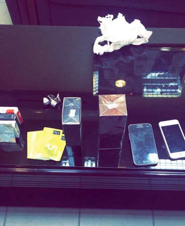 العطور التي ضبطت مع الحدثين المتهمين ﻿