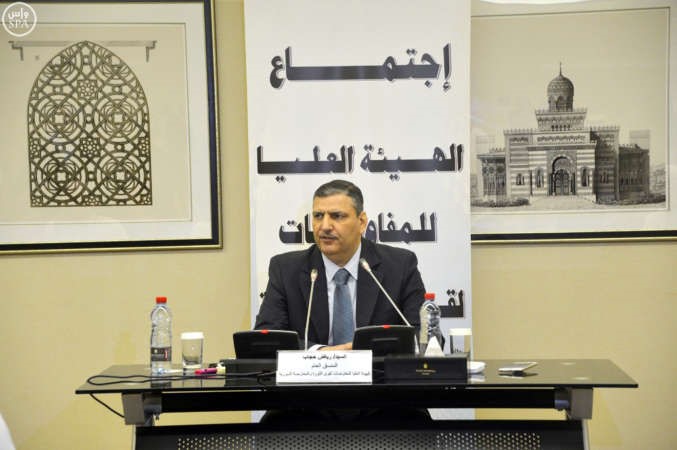 المنسق العام للهيئة العليا التفاوضية لقوى الثورة والمعارضة السورية رياض حجاب خلال مؤتمر صحافي بالرياض امس واس 