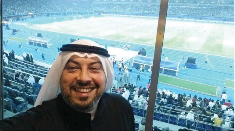 سيلفي للشيخ طلال الفهد من الستاد ﻿