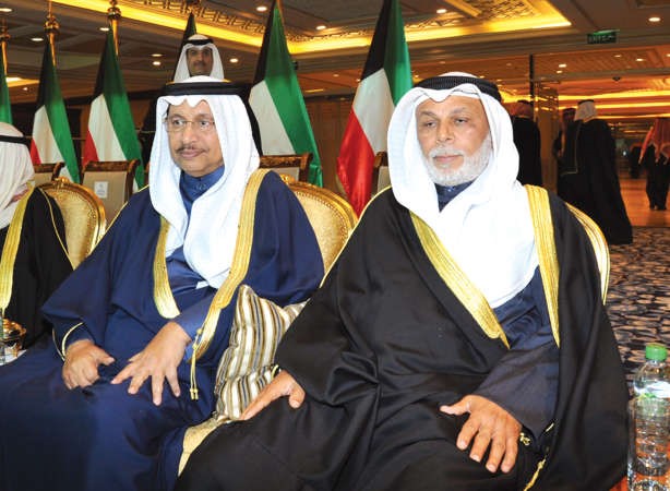 سمو رئيس مجلس الوزراء الشيخ جابر المبارك والمستشار يوسف المطاوعة﻿