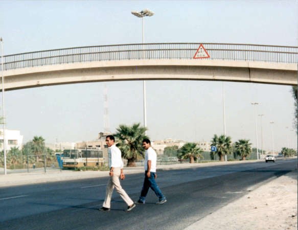احد جسور المشاة