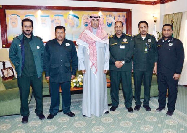 الشيخ فواز الخالد مستقبلا مسؤولي مركز اسعاف العدان