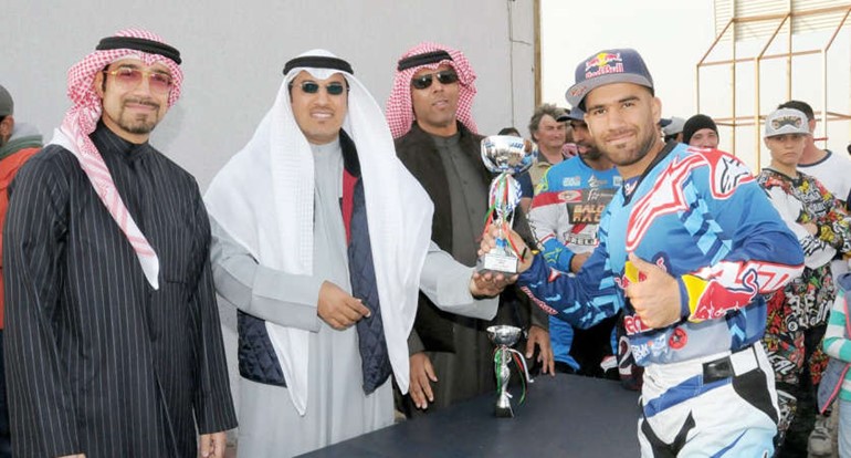 الشيخ احمد الداود وطلال كرم يكرمان الفائزين﻿