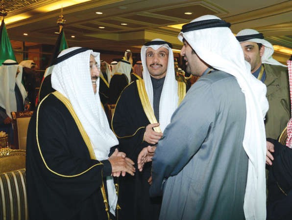 صاحب السمو الامير الشيخ صباح الاحمد في حديث مع خالد الروضان بحضور رئيس مجلس الامة مرزوق الغانم﻿