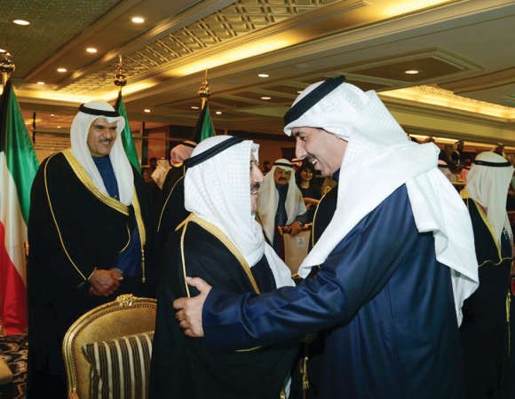 صاحب السمو الامير الشيخ صباح الاحمد مصافحا مرزوق ناصر الخرافي﻿