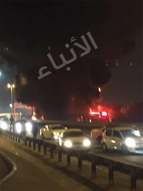 بالصور.. انفجار صهريج على طريق الدائري السادس مقابل استاد جابر