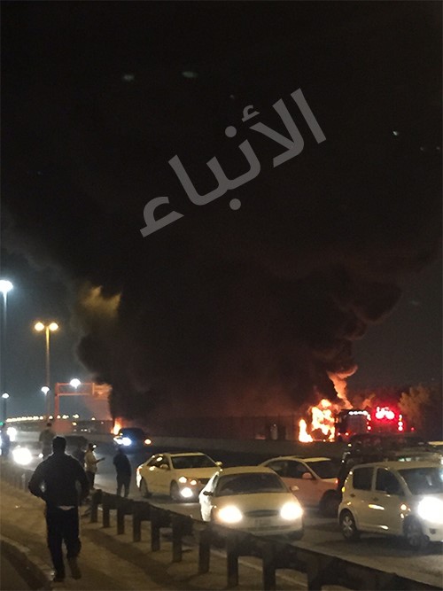 بالصور.. انفجار صهريج على طريق الدائري السادس مقابل استاد جابر