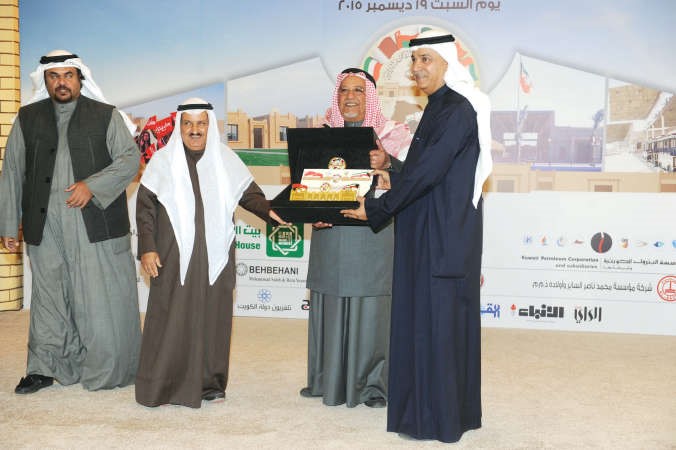 م علي اليوحة متسلما تكريم المجلس الوطني للثقافة والفنون والاداب﻿