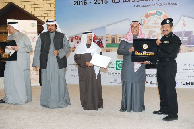 تكريم وزارة الداخلية يتسلمه العقيد وليد الشهاب﻿