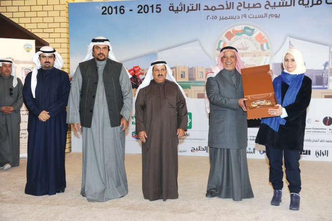 الشيخ علي الجراح مكرما الرئيس التنفيذي لشركة زين ايمان الروضان﻿