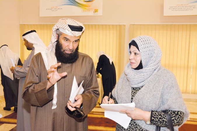 د حمد السنان متحدثا الى الزميلة ليلى الشافعي