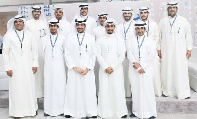 مجموعة من موظفي بيتك والمشاركين في فعاليات نادى التمويل الاسلامي 