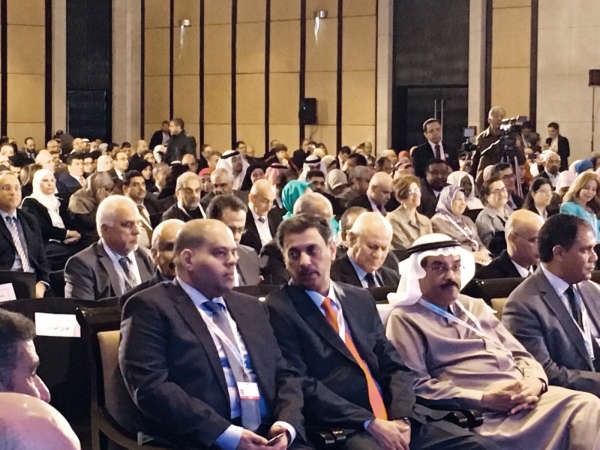 مهلهل الخالد وفهد الصانع خلال مشاركتهما في المنتدى العربي للاسكان والتنمية 
