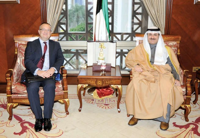 الشيخ خالد العبدالله مستقبلا ماثيو لودج﻿