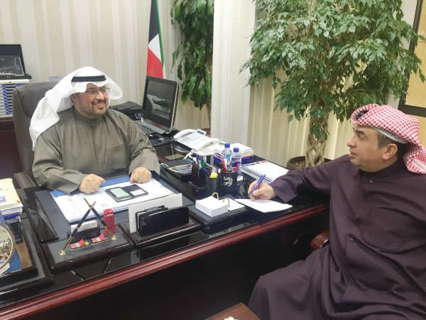 ماحمد الحصان متحدثا الى الزميل فرج ناصر 	محمد هاشم﻿