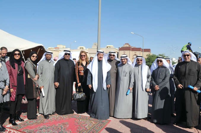 محميد القطان ومبثينة السبيعي مع الحضور في اللقاء	قاسم باشا﻿