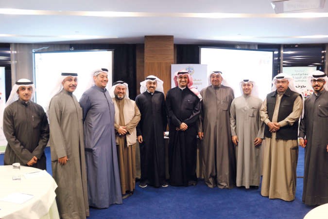 حسين الشاهين وابراهيم الفودري وعدد من المنظمين والمشاركين في الكرنفال