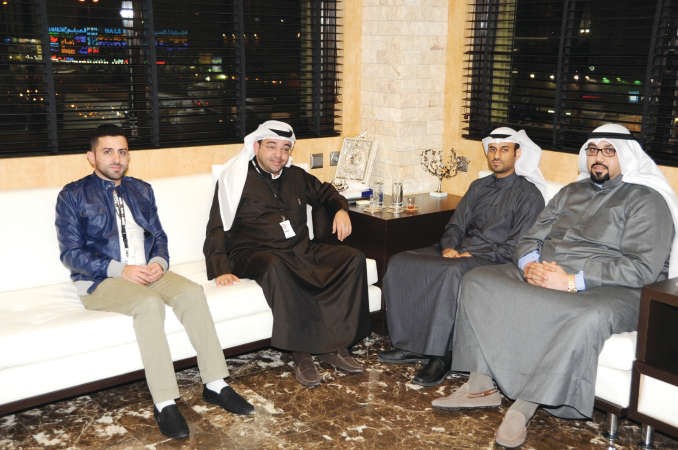 رئيس التحرير الزميل يوسف خالد المرزوق مستقبلا سعود الحجيلان واحمد العنزي
﻿﻿بحضور مدير التحرير الزميل محمد الحسينيهاني الشمري﻿