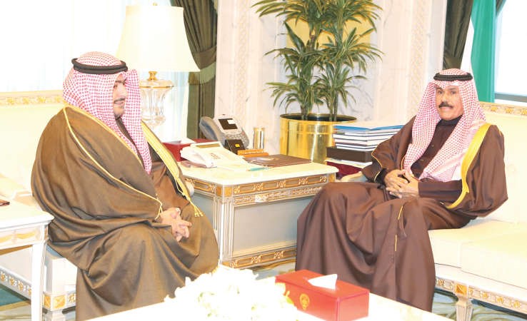سمو نائب الامير وولي العهد الشيخ نواف الاحمد خلال استقبال الشيخ ثامر العلي