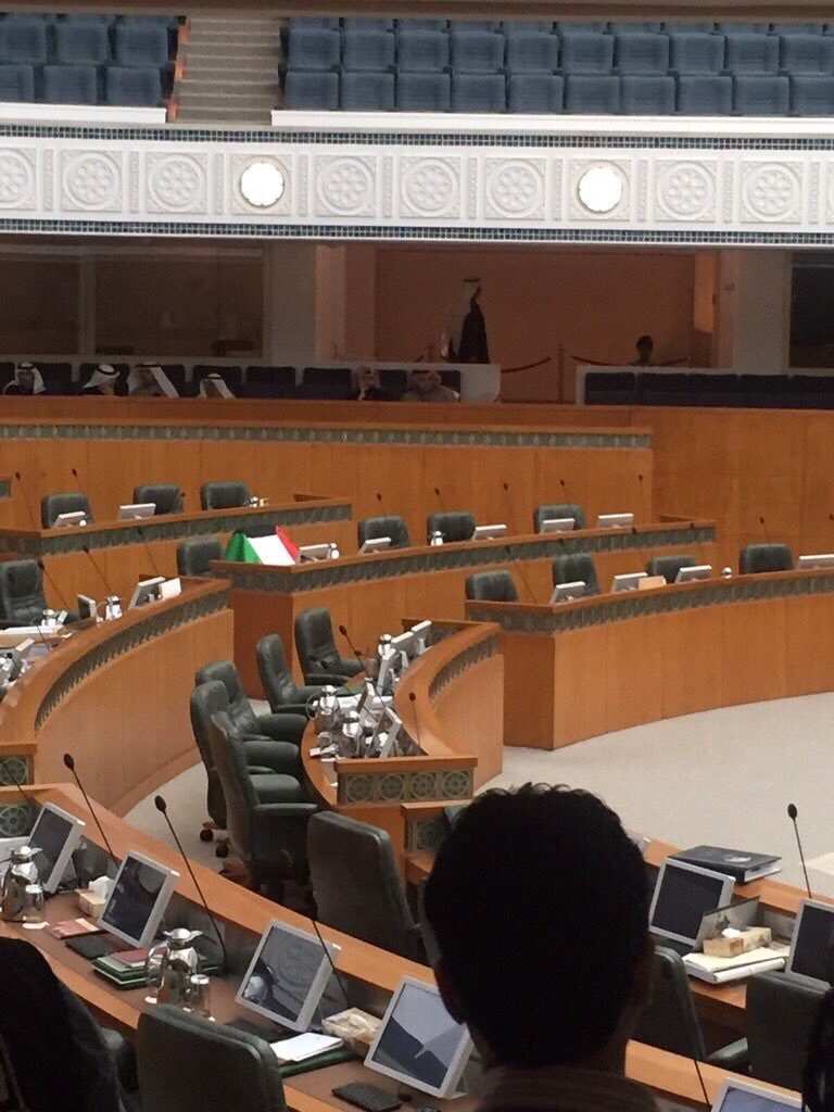 وضع علم الكويت على كرسي الفضل