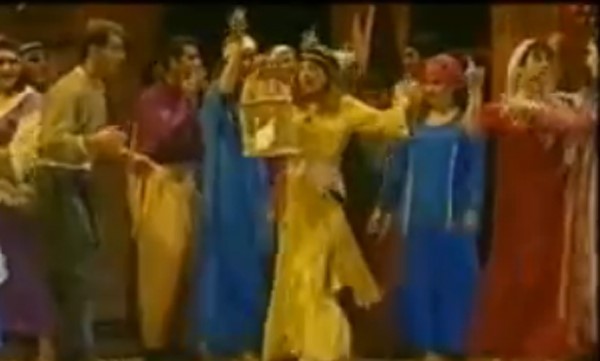 بالصور.. 7 نجوم عرب خسروا أولادهم في عمر مبكر