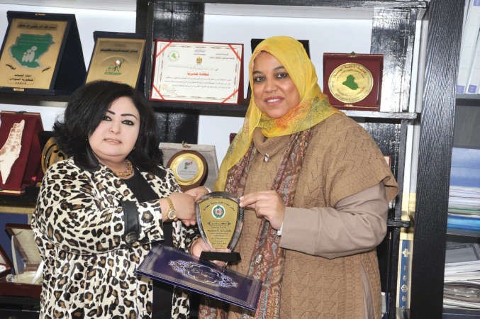 مشيرة ابو غالي تكرم الزميلة هناء السيد				ناصر عبد السيد﻿