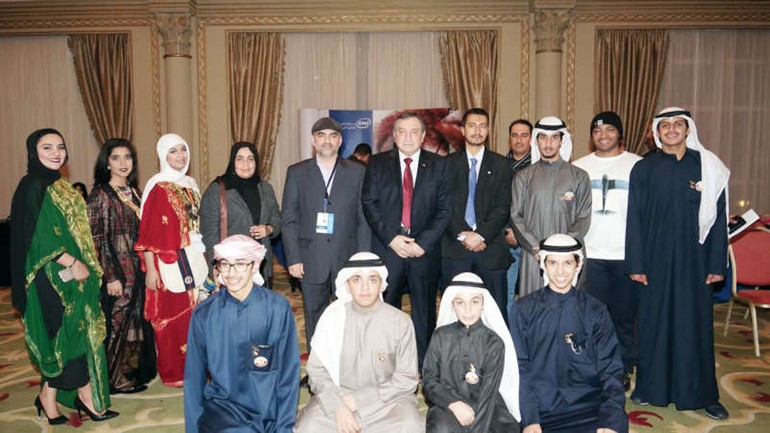 صورة جماعية لفريق النادي العلمي