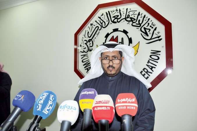 سالم العجمي ملقيا كلمته	انور الكندري﻿