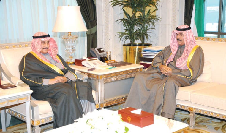 سمو نائب الامير وولي العهد الشيخ نواف الاحمد مستقبلا الشيخ دابراهيم الدعيج