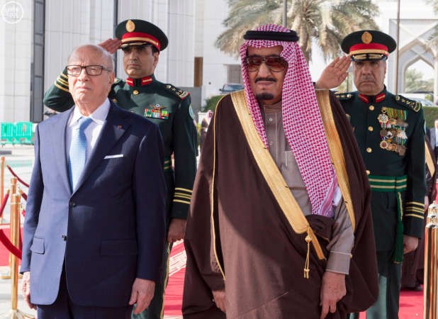 خادم الحرمين الشريفين الملك سلمان بن عبدالعزيز ال سعود مستقبلا رئيس الجمهورية التونسية الباجي قايد السبسيواس﻿