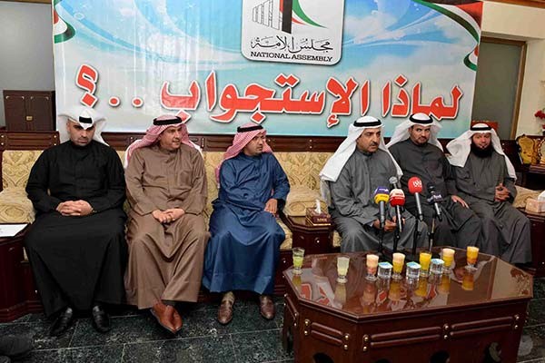 داحمد مطيع وحمدان العازمي وجمال العمر وسيف العازمي وممحمد الهدية خلال الندوة	شانافاس قاسم