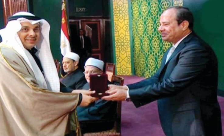 الرئيس المصري عبدالفتاح السيسي يكرم وزير العدل ووزير الاوقاف يعقوب الصانع ﻿