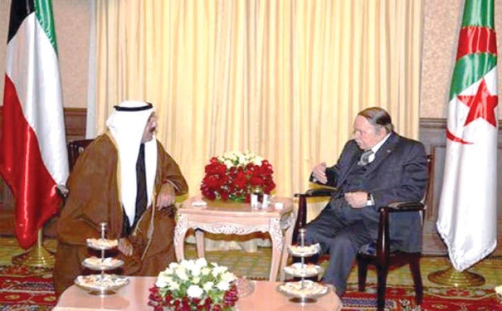 موفد صاحب السمو الامير وزير الديوان الاميري الشيخ ناصر صباح الاحمد خلال اللقاء مع الرئيس الجزائري﻿