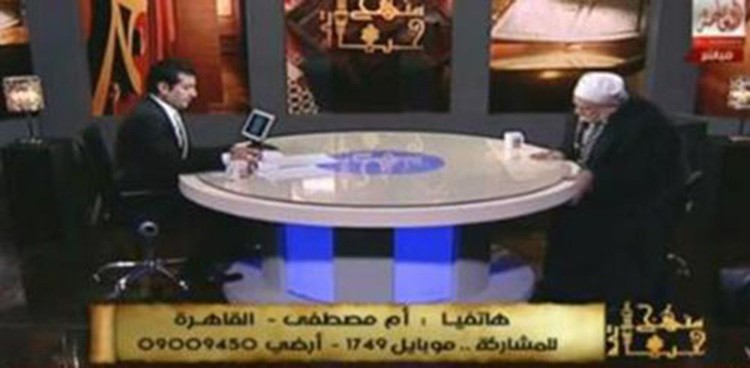 بالفيديو.. الازهري احمد عمر هاشم يسقط أرضاً على الهواء 