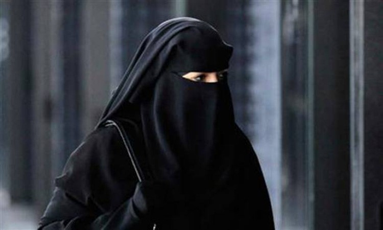 رفضت نزع النقاب وضربت شرطيين في بلجيكا فحوكمت بالسجن 18 شهراً 