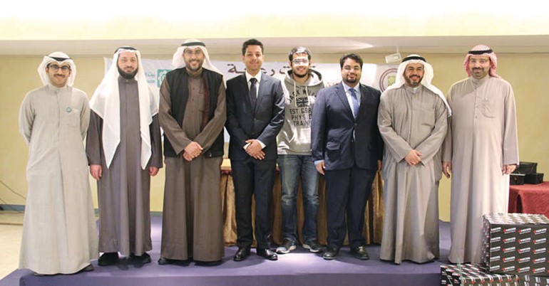 ممثلو بيتك مع عميد الكلية والكادر الاداري وبعض المتفوقين