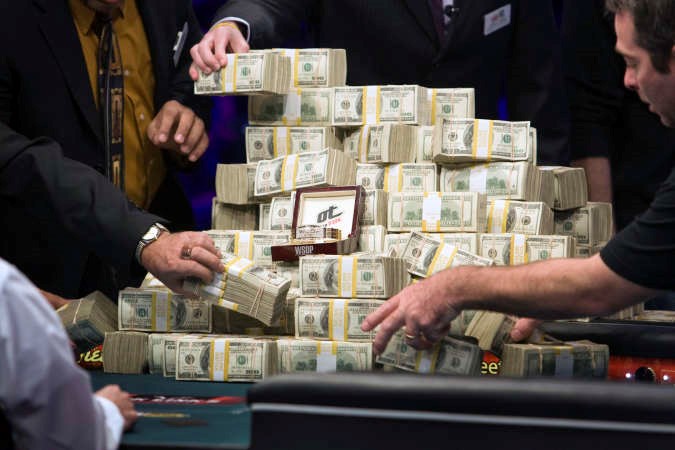 استمرار سياسة التشديد النقدي في الولايات المتحدة يهدد بمشاكل خطيرة للاقتصاد العالمي﻿